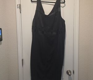 Chic Black V-Neck Midi Dress